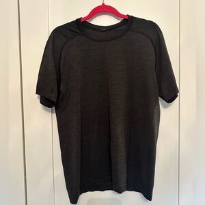 Lululemon Men’s Black Sz L Short Sleeve Shirt